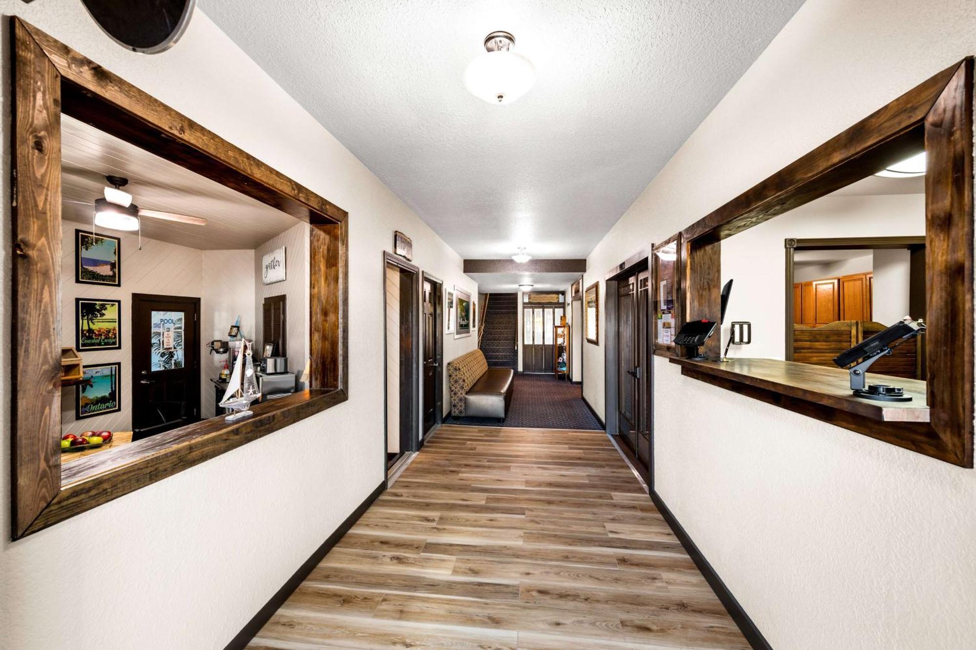 Americas Best Value Inn Marquette Exterior foto